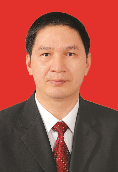     邱偉澤    男，漢族，1966年8月生，省社科院研究生，中共黨員。