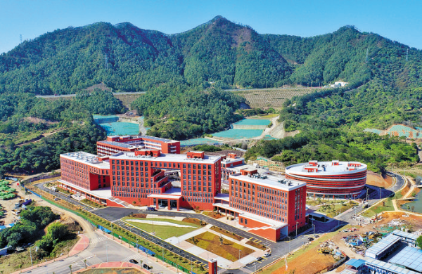     圖③：中科院“兩大科學裝置”總部區全景。    惠州日報記者朱金贊 攝
