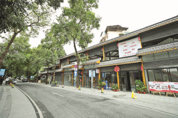     今年我市將開工改造132個城鎮(zhèn)老舊小區(qū)。這是微改造后的市區(qū)祝屋巷?；葜萑請笥浾邨罱I(yè) 攝
