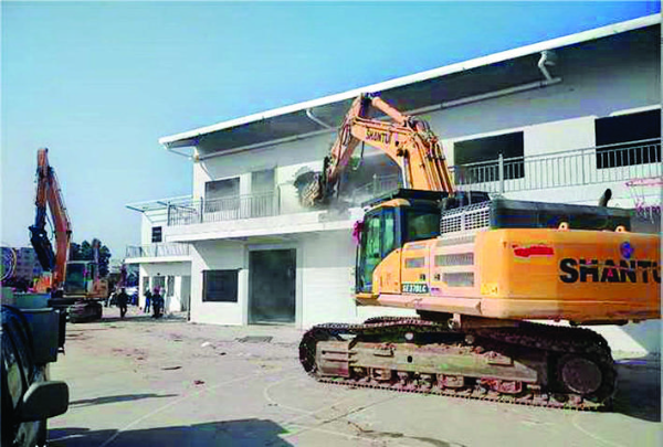     惠城區(qū)對水口街道新聯(lián)東路1宗違法用地違法建設(shè)進行拆除。