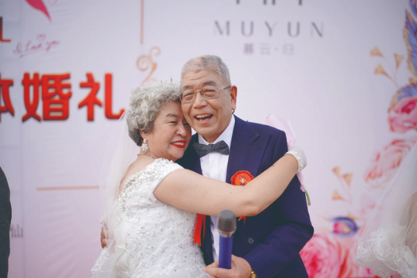     李成集、劉亞哲夫妻：我們特別高興有這個機會，展示我們的幸福。