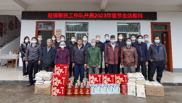 駐鎮幫扶工作隊和農村科技特派員團隊走訪慰問困難群眾(攝影:湯倩).jpg