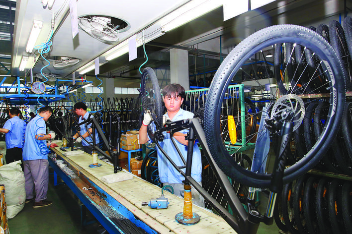    惠州市喜德盛自行車有限公司生產車間?；葜萑請笥浾哏姇承?攝